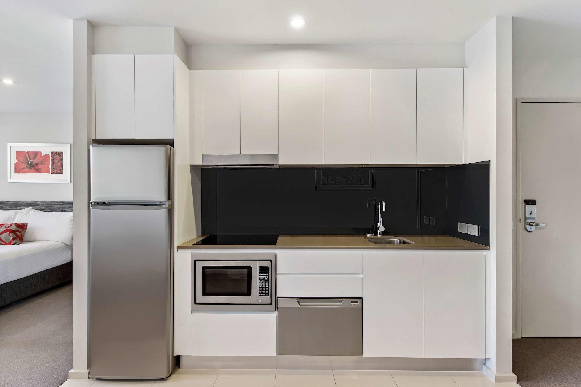 Adina Serviced Apartments Canberra Dickson Экстерьер фото