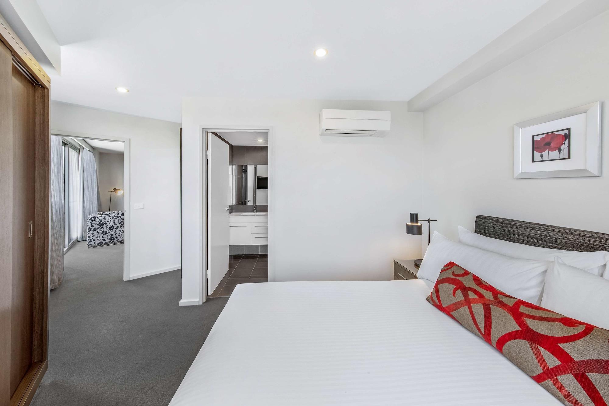 Adina Serviced Apartments Canberra Dickson Экстерьер фото