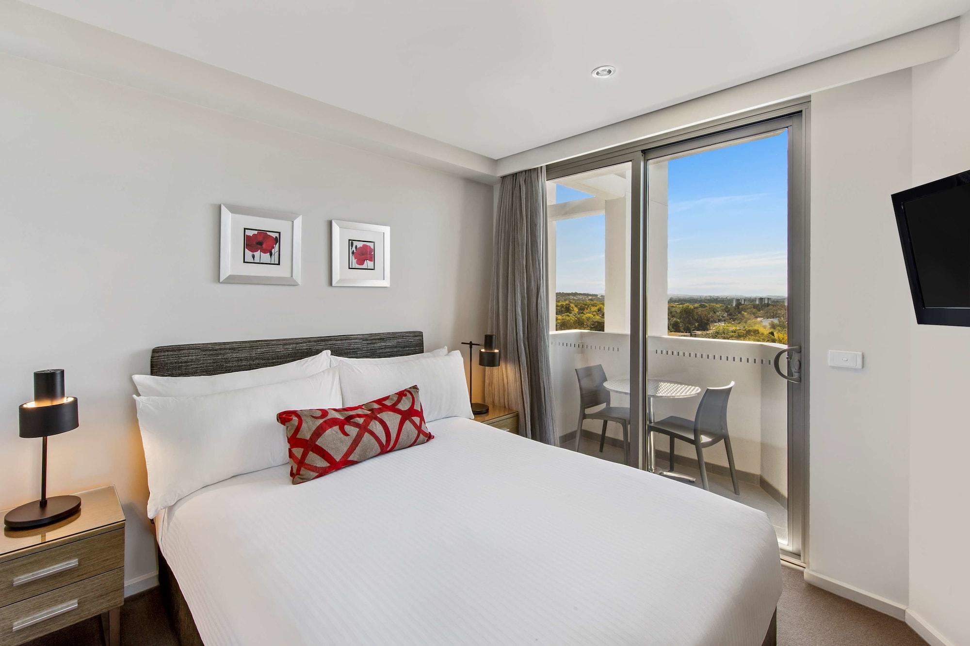Adina Serviced Apartments Canberra Dickson Экстерьер фото