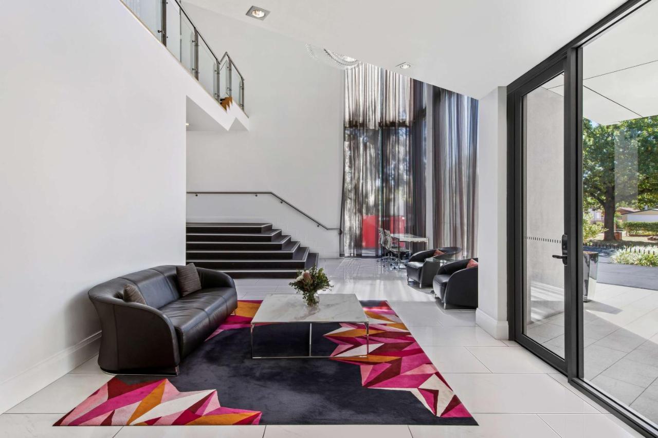 Adina Serviced Apartments Canberra Dickson Экстерьер фото