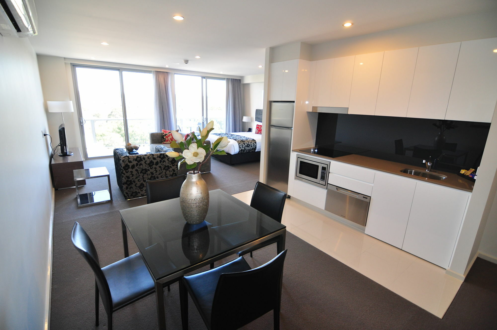 Adina Serviced Apartments Canberra Dickson Экстерьер фото